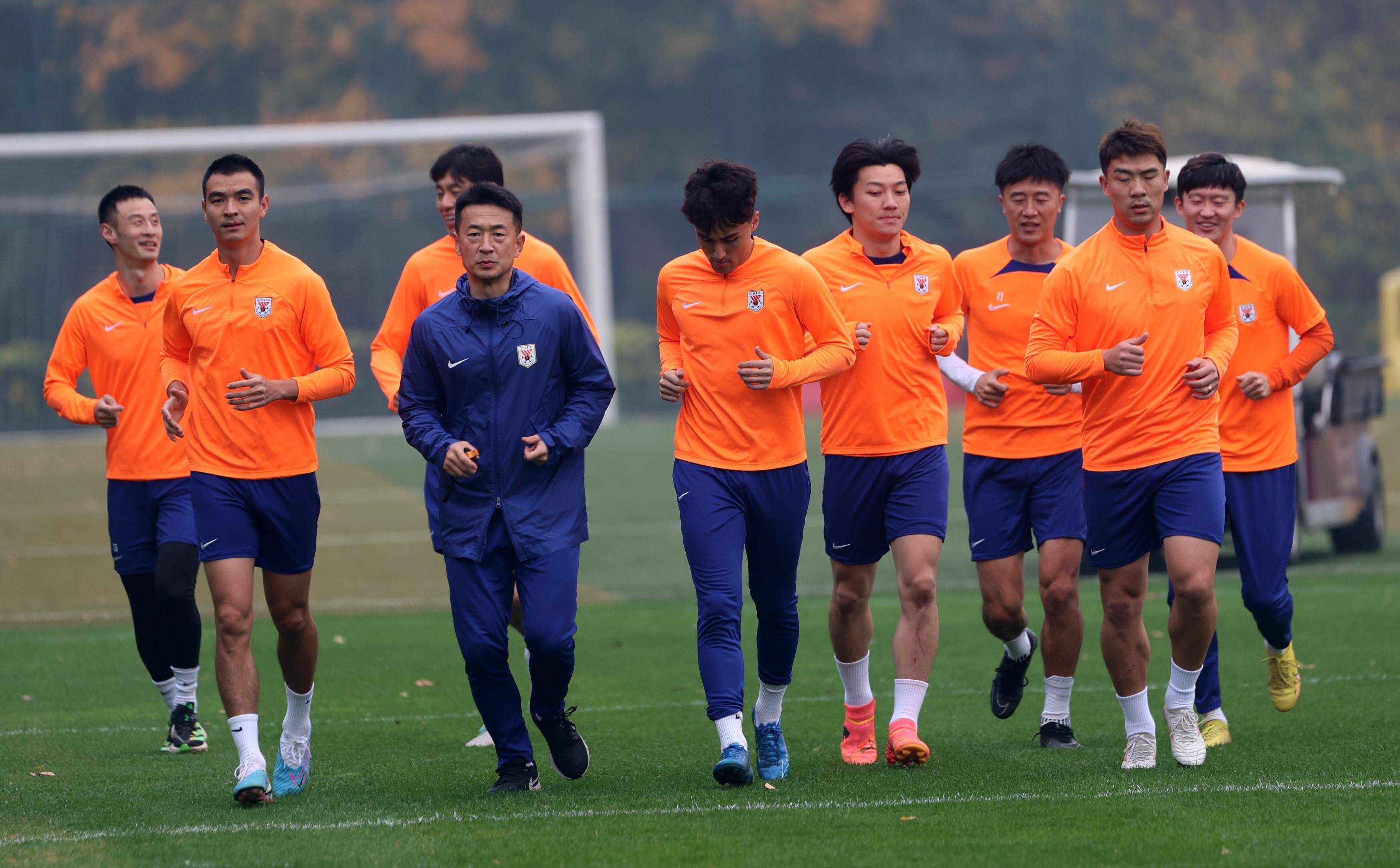 国脚集结，上港备战前途无量