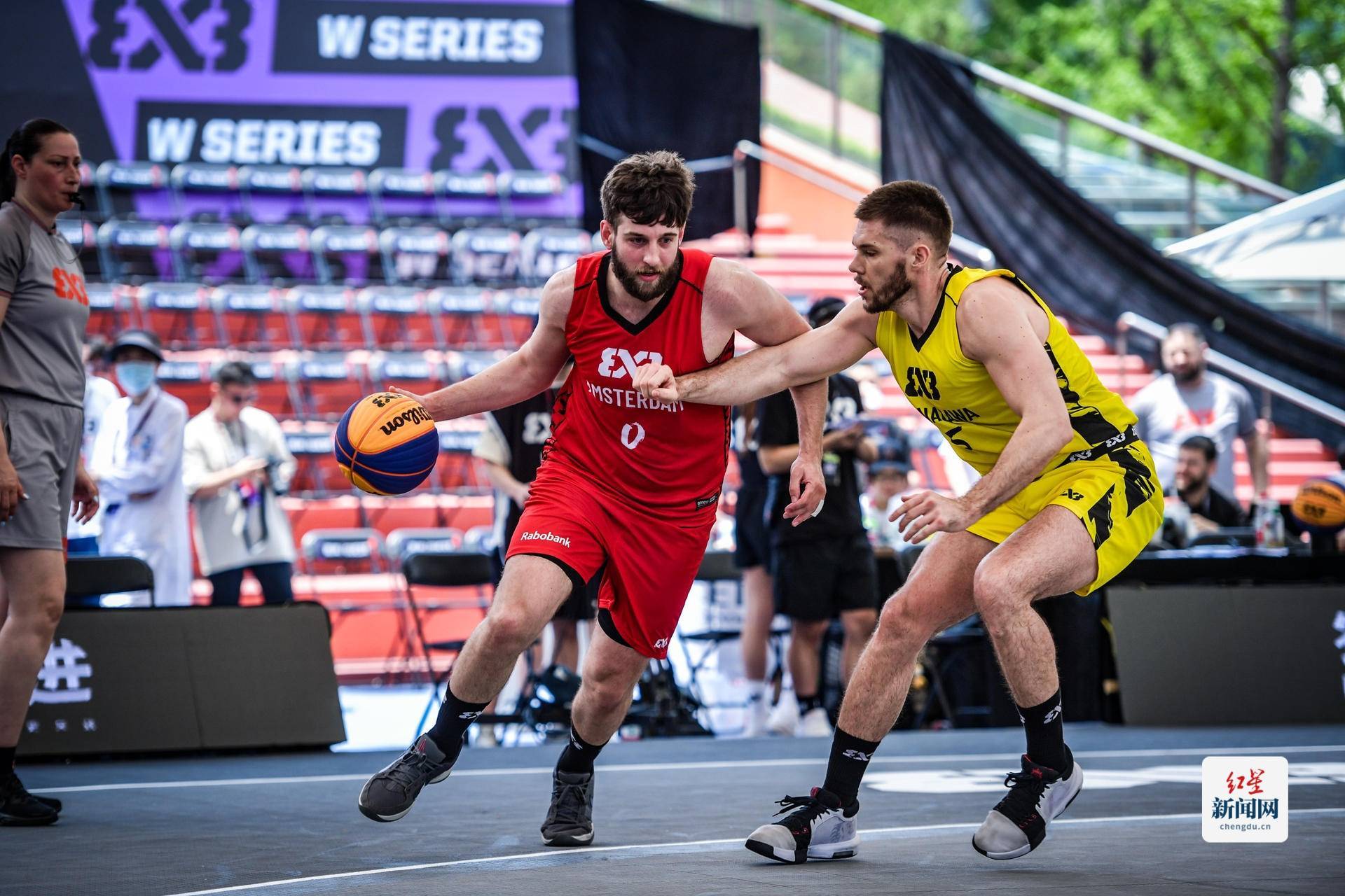 顶级篮球职业赛事引爆全球关注