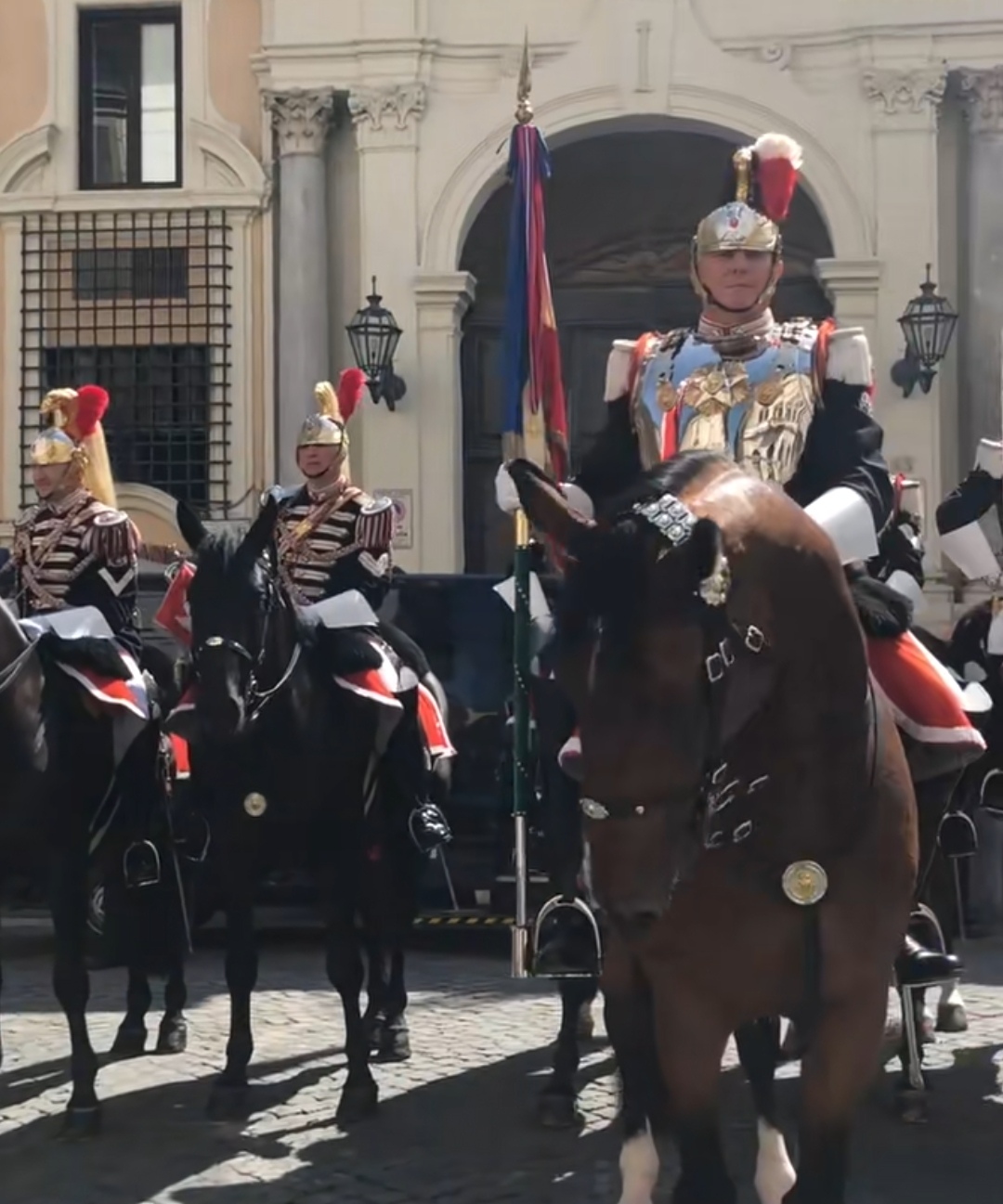 关于意大利小胜匈牙利，晋级形势岌岌可危的信息
