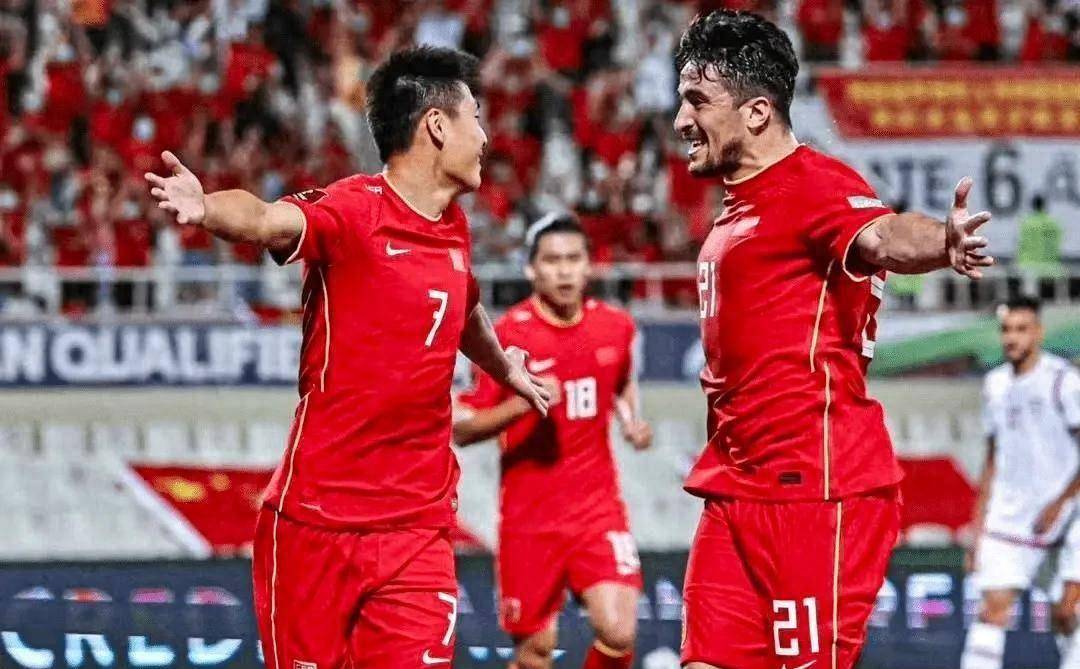 包含卡塔尔球队在比赛中展现团队凝聚力的词条