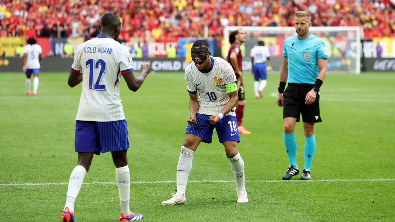 比利时队踢出精彩赛季，成功晋级