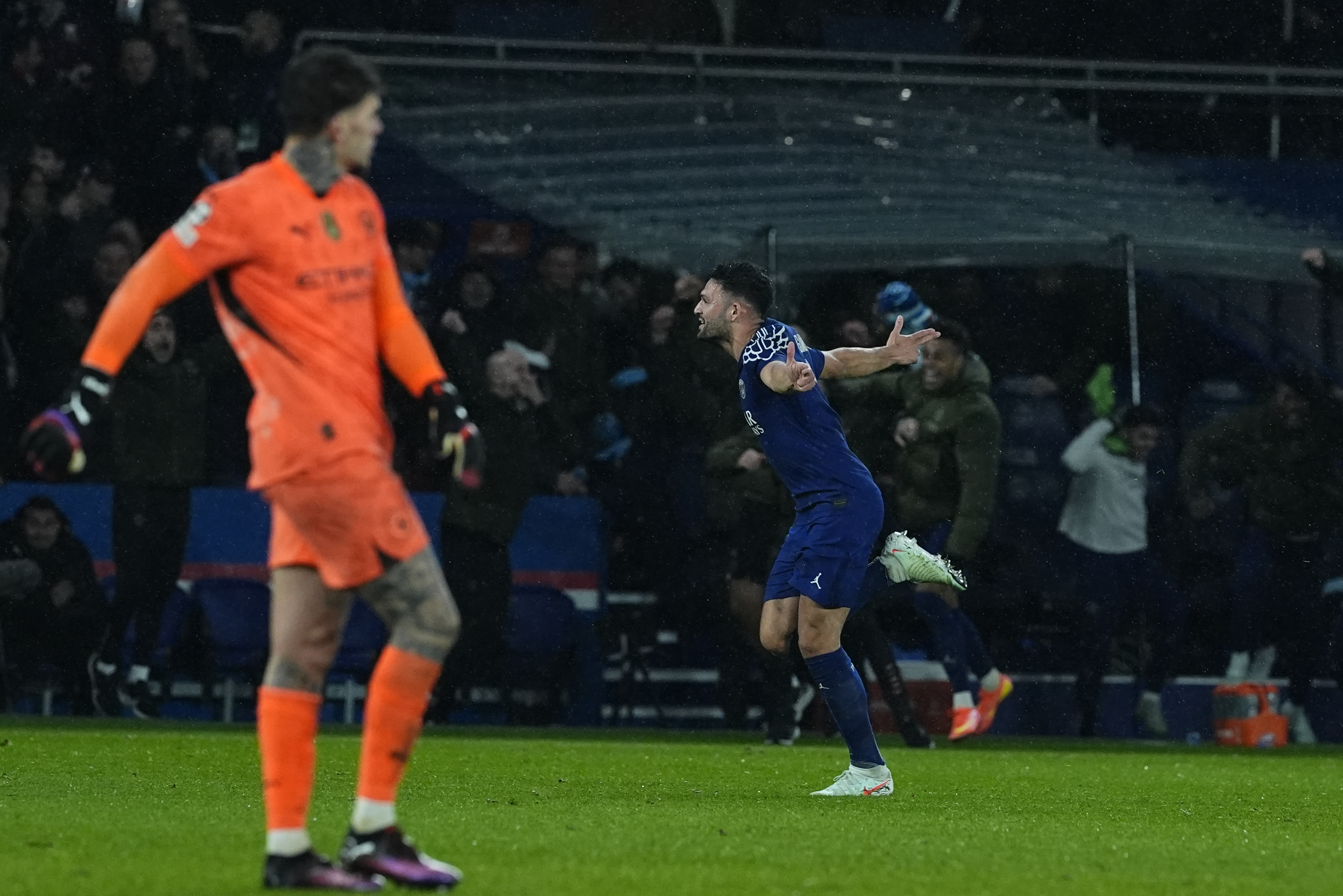 巴黎圣日耳曼奋力一搏，笑傲欧洲足坛