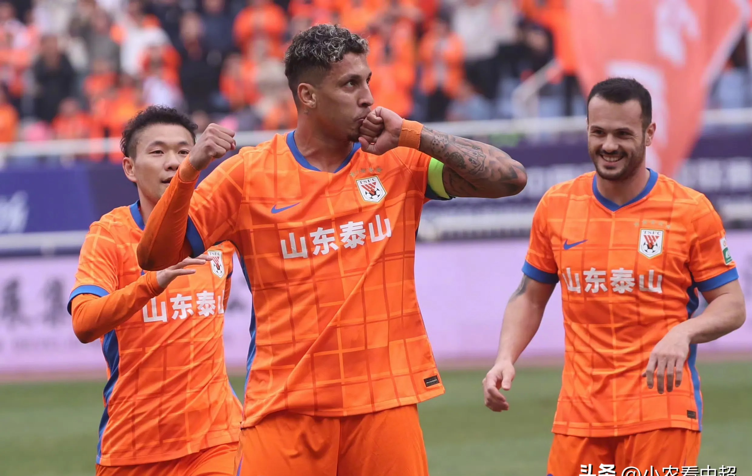 包含惊险之战申花客场过关斩将击败深足，笑傲中超的词条