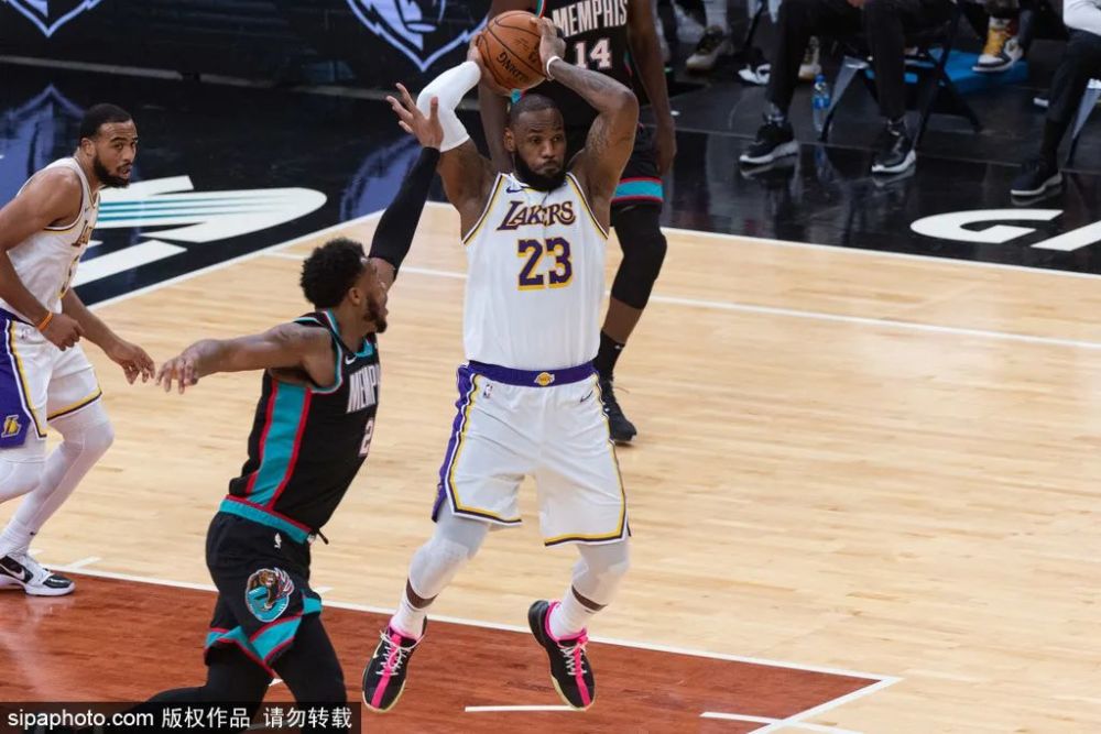 篮网大胜爵士,迈出胜利第一步 篮网大胜爵士,迈出胜利第一步