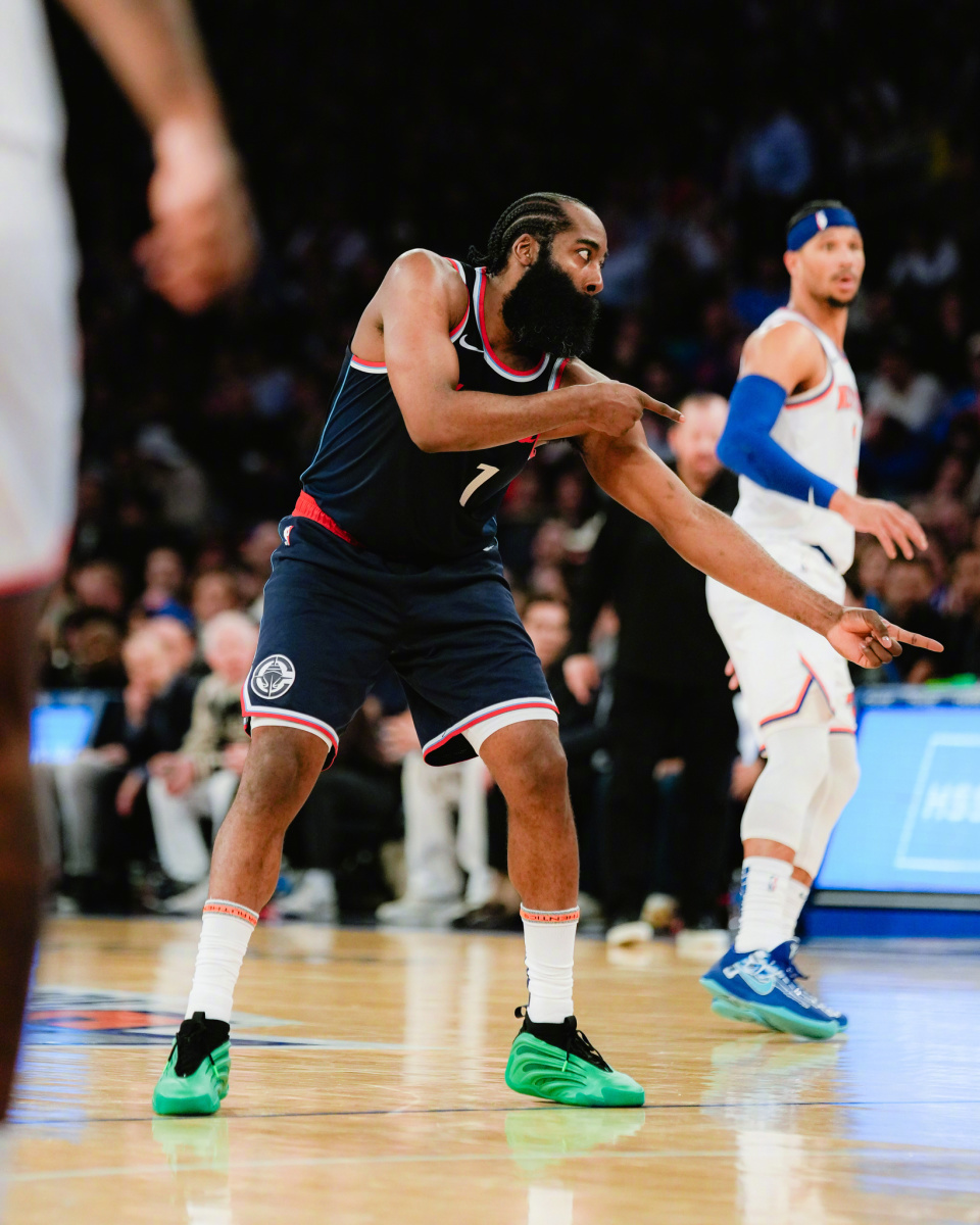 快船大胜马刺，莱昂纳德三节砍下32分