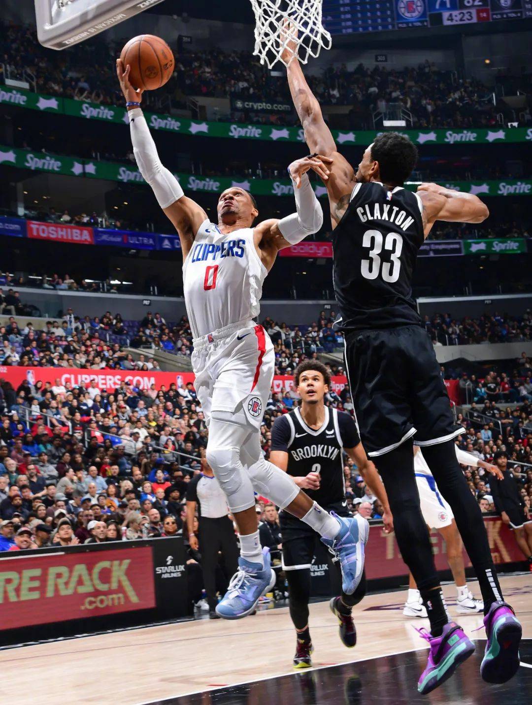 开拓者逆转篮网，卡梅罗-安东尼关键时刻抢镜